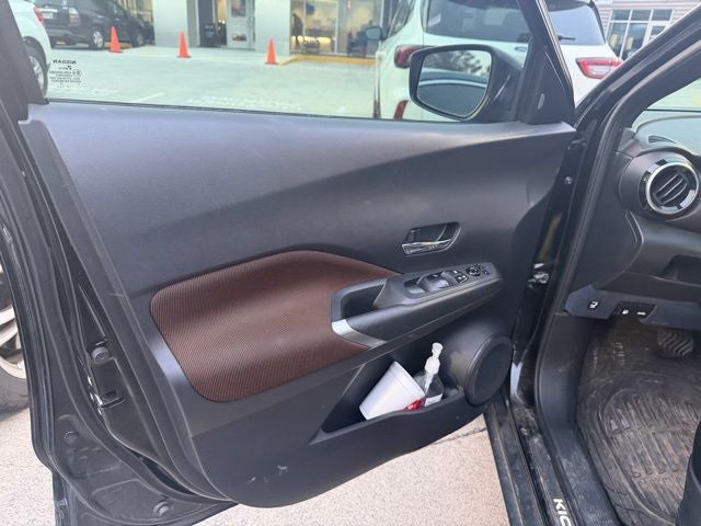 2021 Nissan Kicks SR