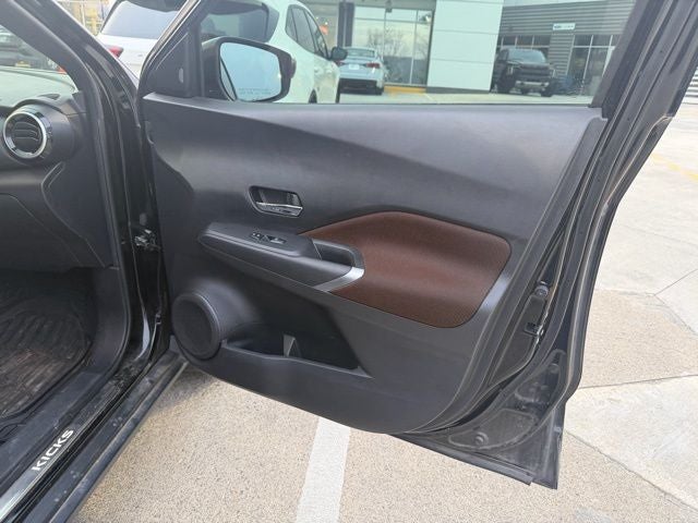 2021 Nissan Kicks SR