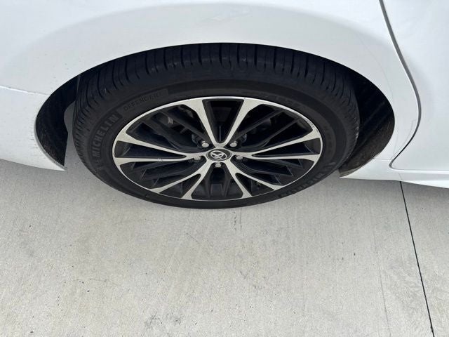2019 Toyota Camry Hybrid Hybrid SE