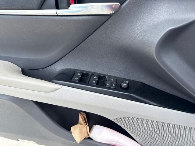 2019 Toyota Camry Hybrid Hybrid SE