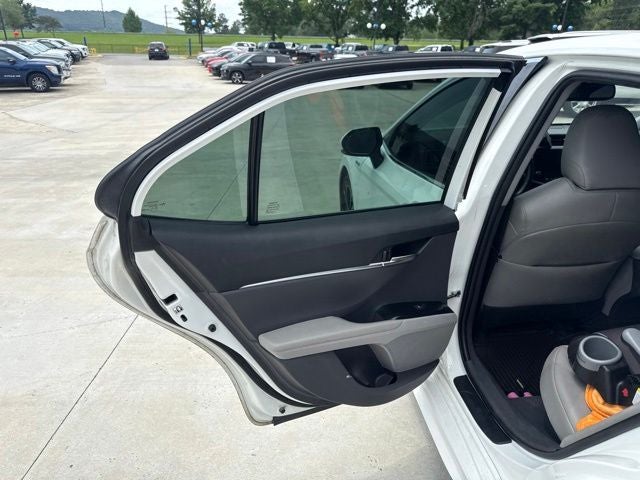 2019 Toyota Camry Hybrid Hybrid SE