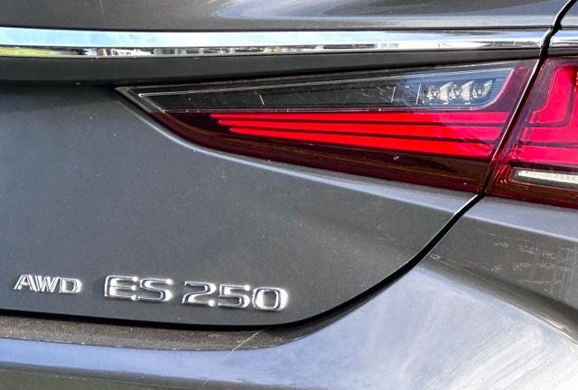 2023 Lexus ES Base