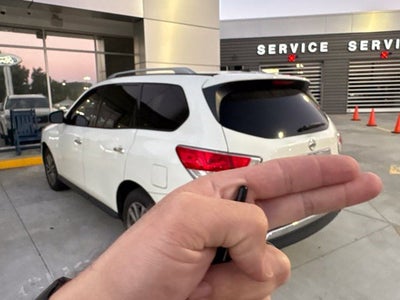 2016 Nissan Pathfinder SV