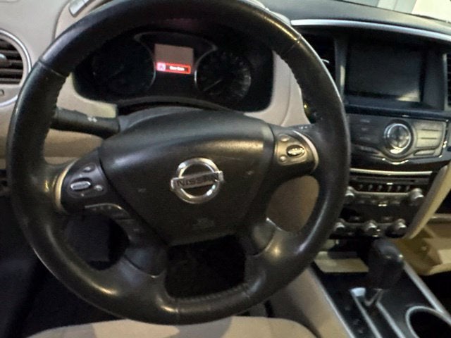 2016 Nissan Pathfinder SV