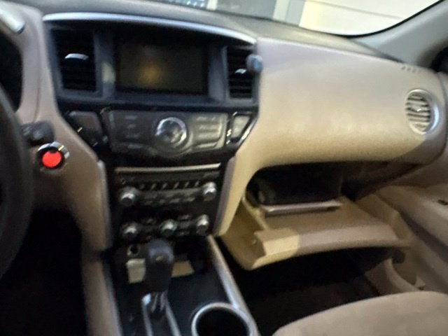 2016 Nissan Pathfinder SV