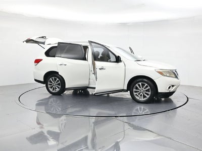 2016 Nissan Pathfinder SV