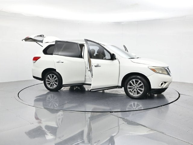 2016 Nissan Pathfinder SV