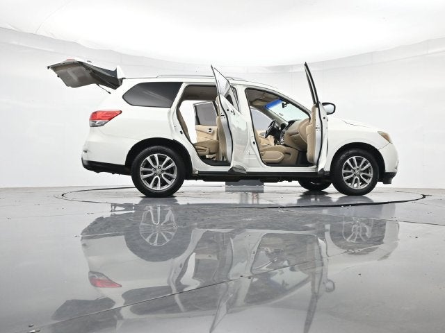 2016 Nissan Pathfinder SV