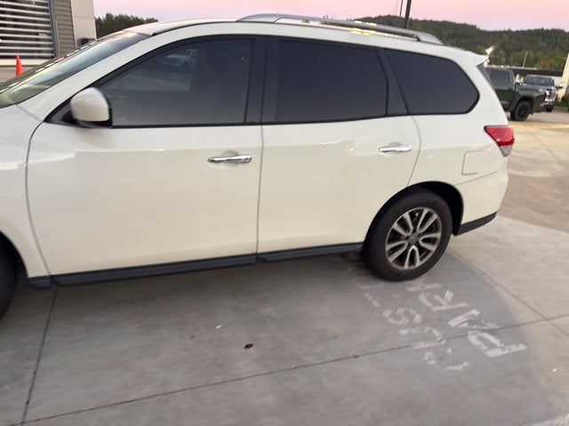 2016 Nissan Pathfinder SV