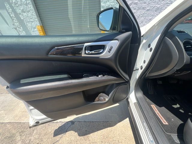 2019 Nissan Pathfinder SL