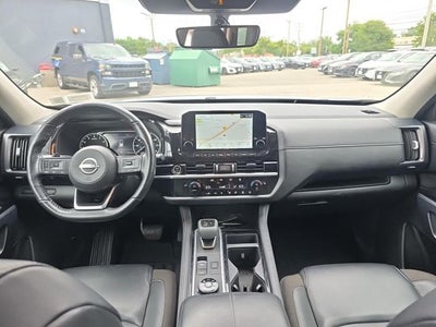 2024 Nissan Pathfinder SL