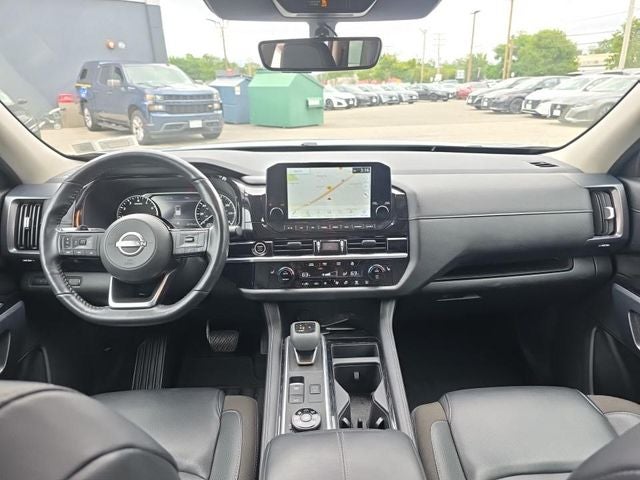 2024 Nissan Pathfinder SL