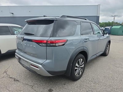 2024 Nissan Pathfinder SL
