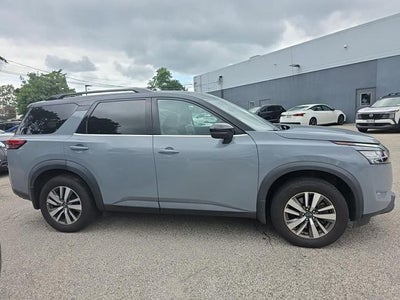2024 Nissan Pathfinder SL