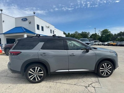 2025 Nissan Pathfinder Platinum