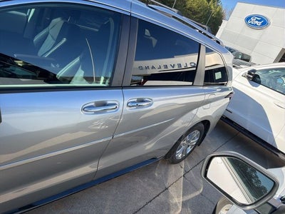 2024 Toyota Sienna Platinum 7 Passenger