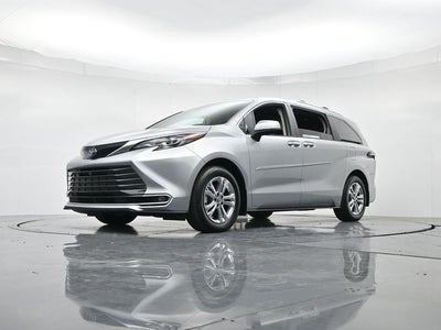 2024 Toyota Sienna Platinum 7 Passenger