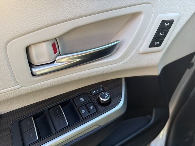2024 Toyota Sienna Platinum 7 Passenger