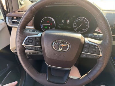 2024 Toyota Sienna Platinum 7 Passenger