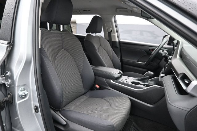 2025 Toyota Highlander LE