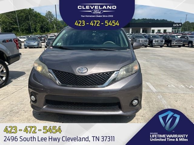 2013 Toyota Sienna SE 8 Passenger