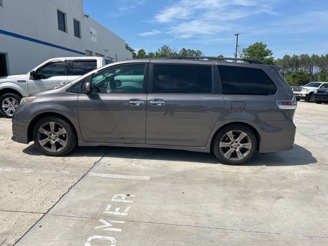 2013 Toyota Sienna SE 8 Passenger