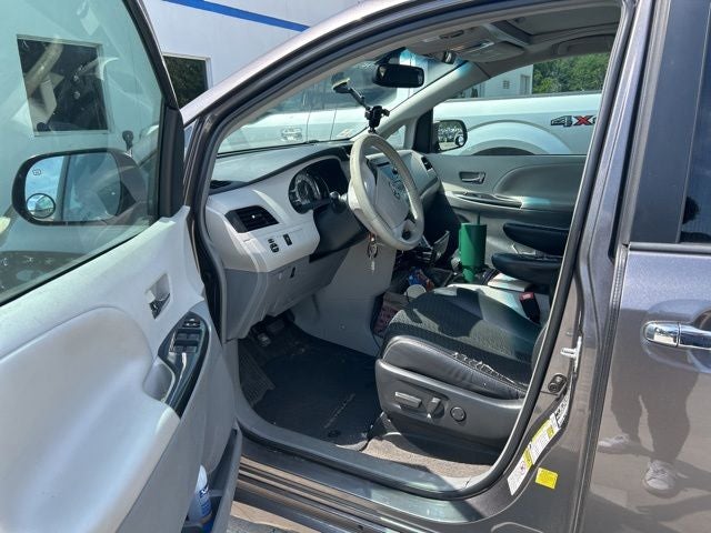 2013 Toyota Sienna SE 8 Passenger