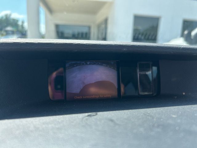 2013 Toyota Sienna SE 8 Passenger