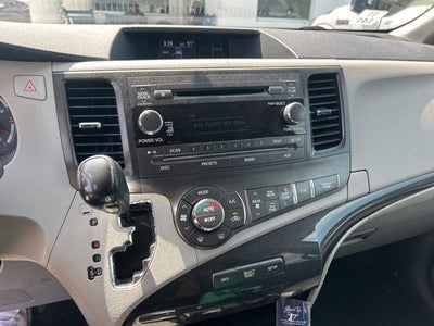 2013 Toyota Sienna SE 8 Passenger