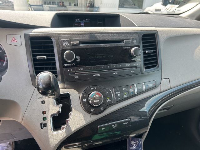 2013 Toyota Sienna SE 8 Passenger