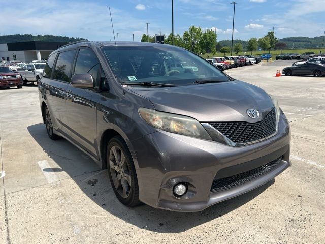 2013 Toyota Sienna SE 8 Passenger