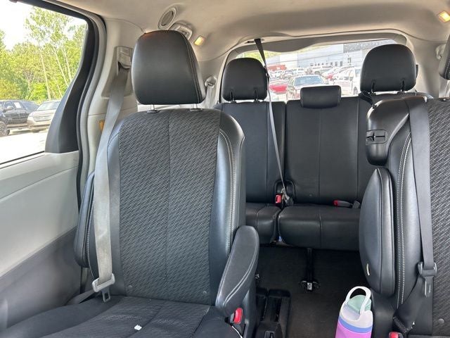 2013 Toyota Sienna SE 8 Passenger