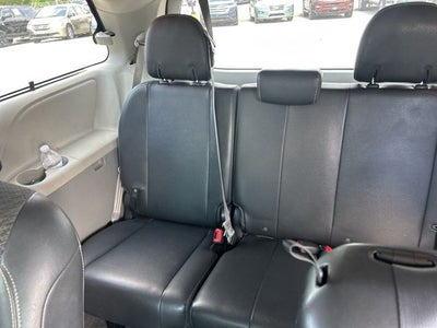 2013 Toyota Sienna SE 8 Passenger
