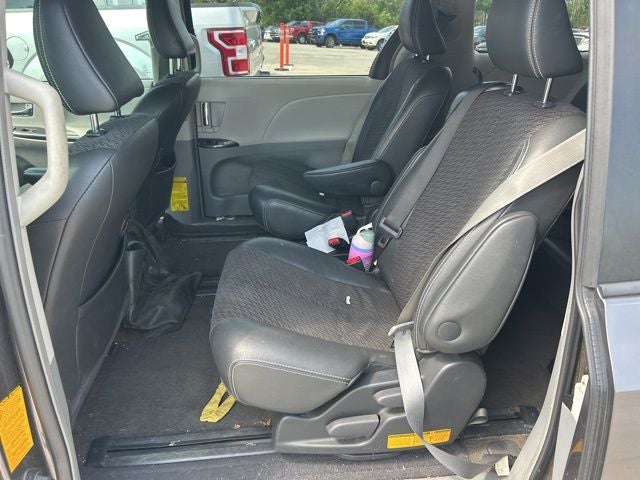 2013 Toyota Sienna SE 8 Passenger