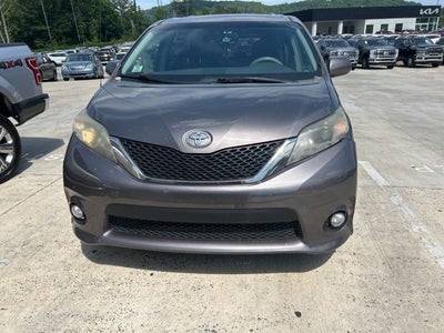 2013 Toyota Sienna SE 8 Passenger