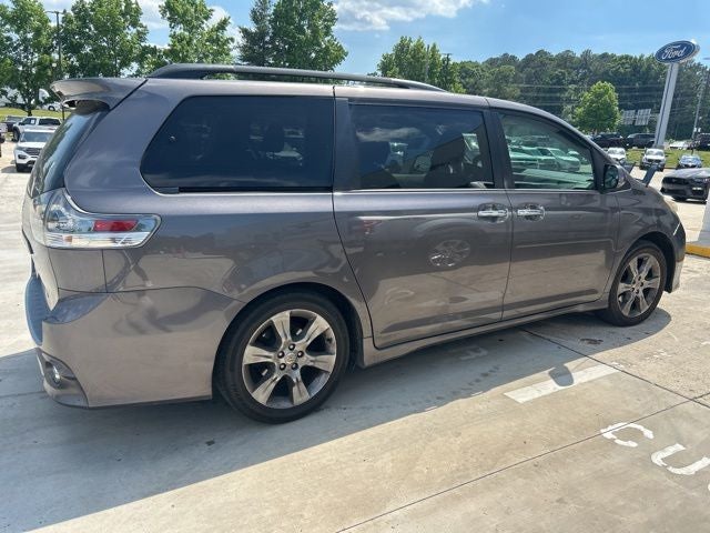 2013 Toyota Sienna SE 8 Passenger