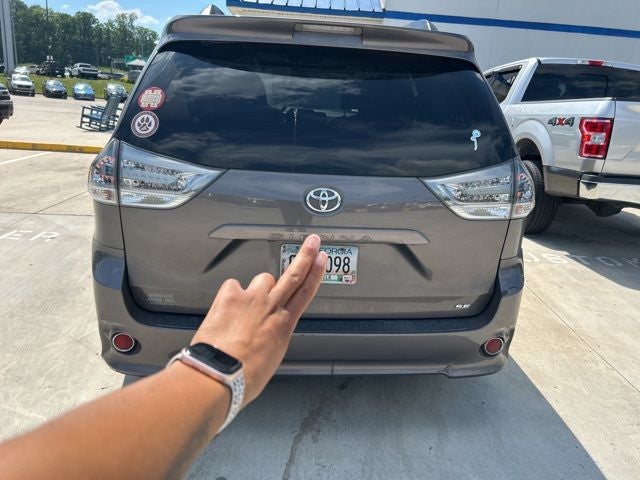 2013 Toyota Sienna SE 8 Passenger