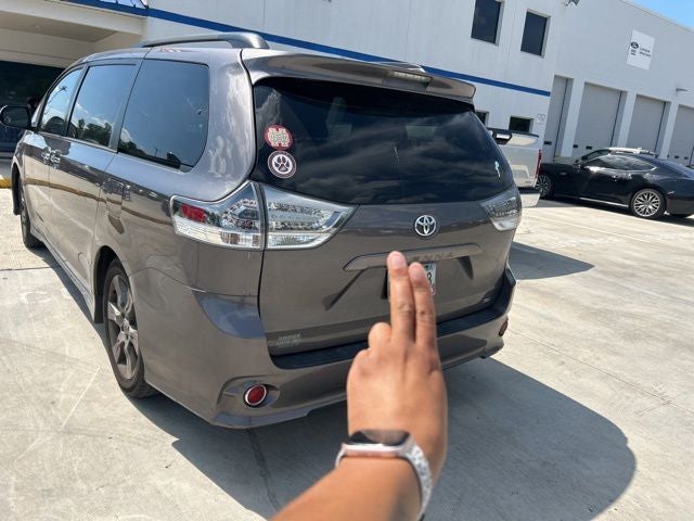 2013 Toyota Sienna SE 8 Passenger