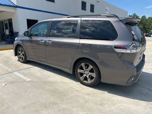 2013 Toyota Sienna SE 8 Passenger