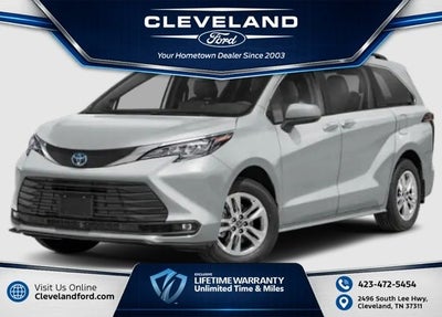 2025 Toyota Sienna XLE 8 Passenger