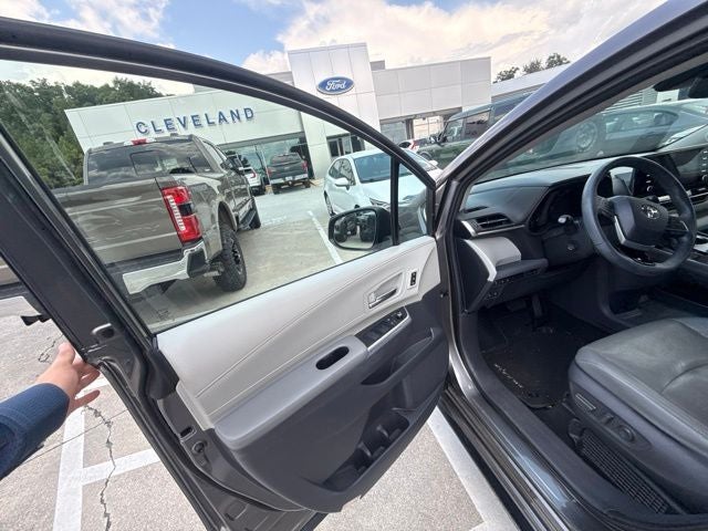 2021 Toyota Sienna Limited 7 Passenger