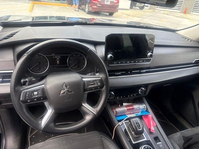 2023 Mitsubishi Outlander SE