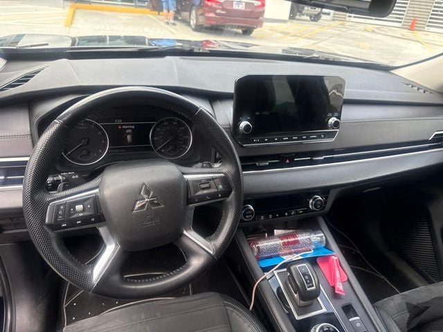 2023 Mitsubishi Outlander SE