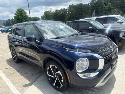 2023 Mitsubishi Outlander SE