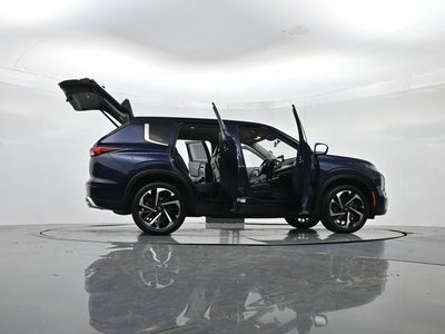 2023 Mitsubishi Outlander SE