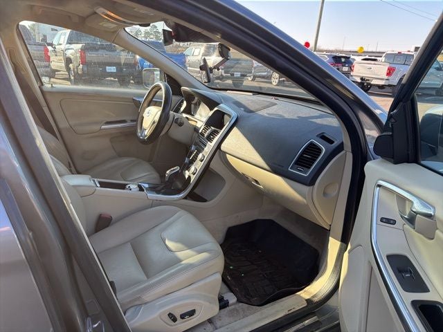 2016 Volvo XC60 T5 Drive-E Platinum
