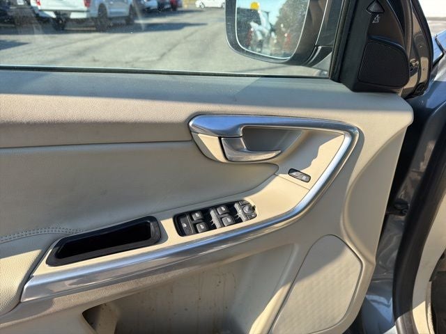 2016 Volvo XC60 T5 Drive-E Platinum