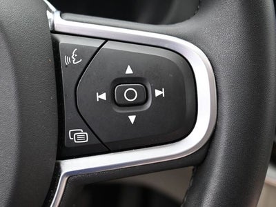 2022 Volvo XC60 B5 Momentum