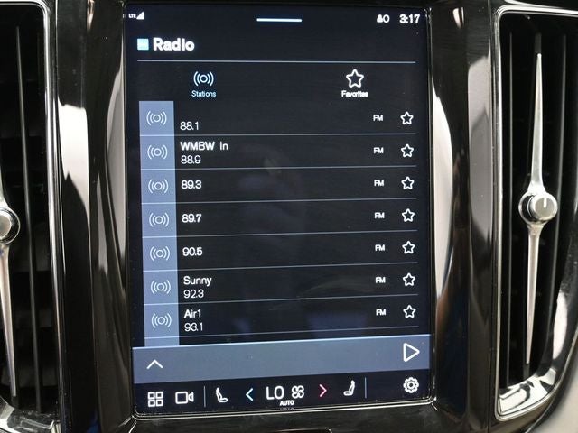 2022 Volvo XC60 B5 Momentum