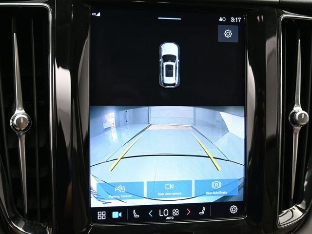 2022 Volvo XC60 B5 Momentum